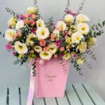 باکس صورتی همراه با رز زرد