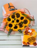 تزیین و ست گل به همراه کیک